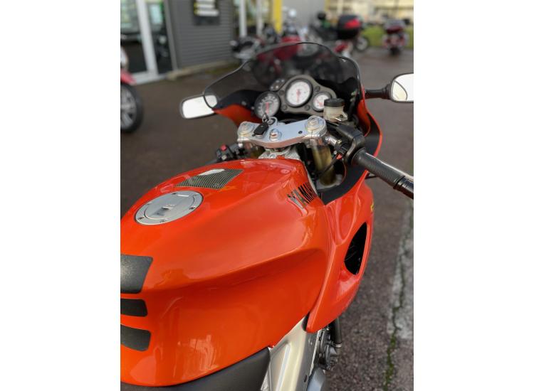 YAMAHA SZR 660