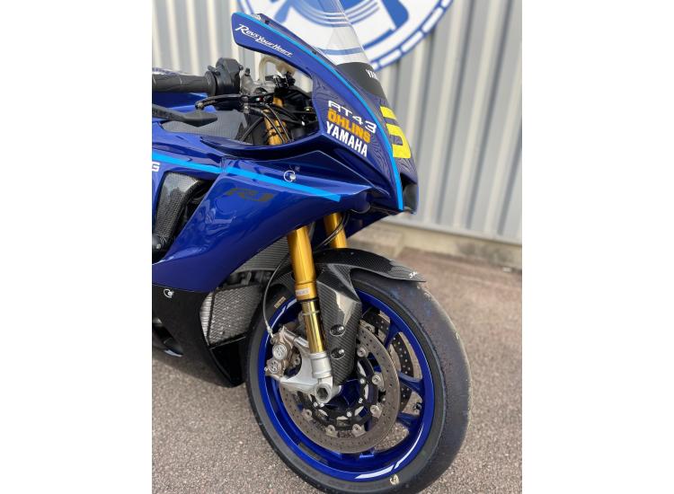 YAMAHA YZF 1000 R1