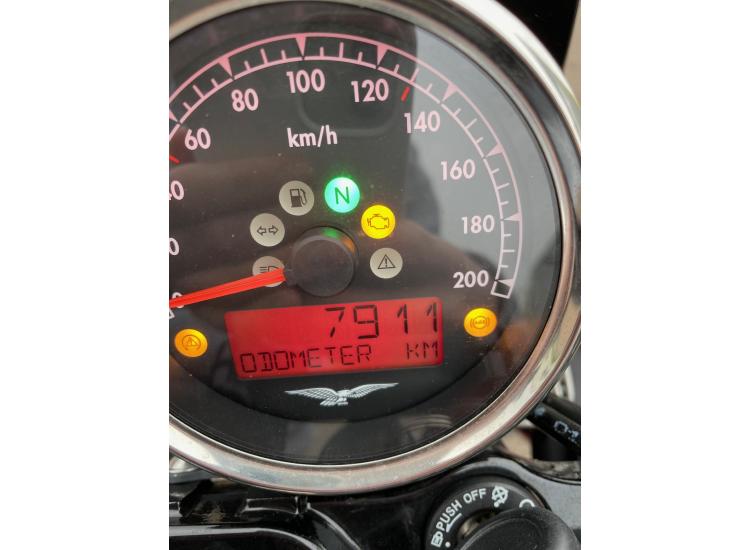 MOTO GUZZI V9 BOBBER