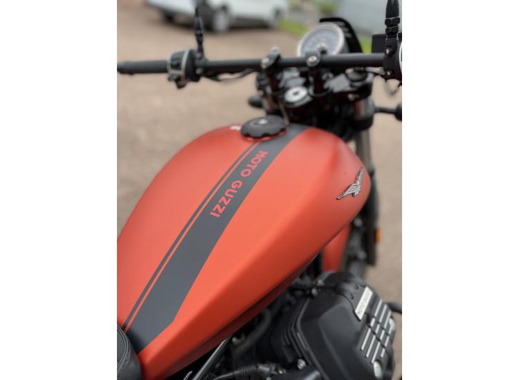MOTO GUZZI V9 BOBBER