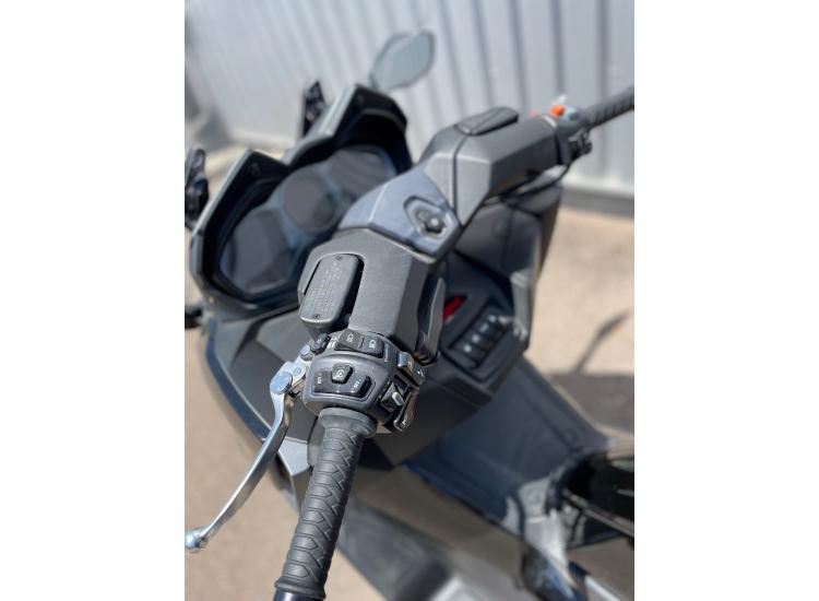 KYMCO AK 550