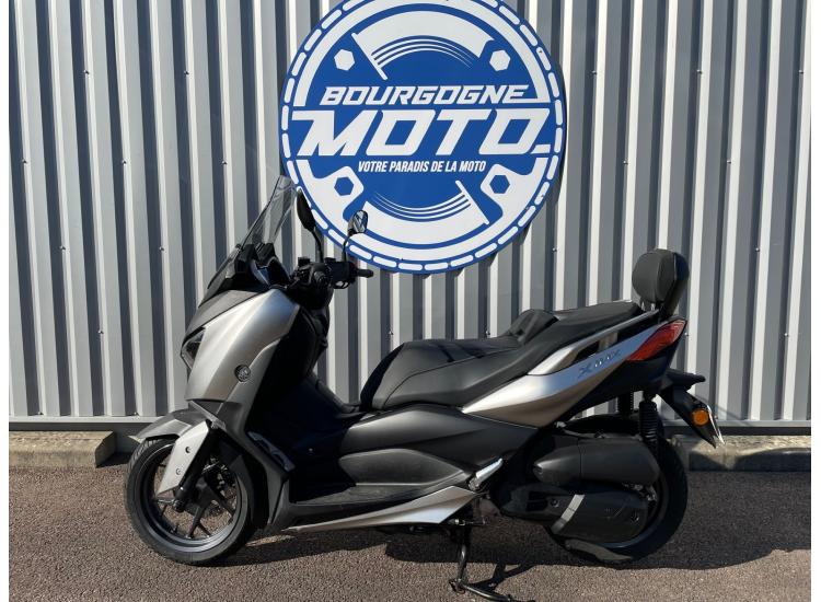 YAMAHA XMAX 125
