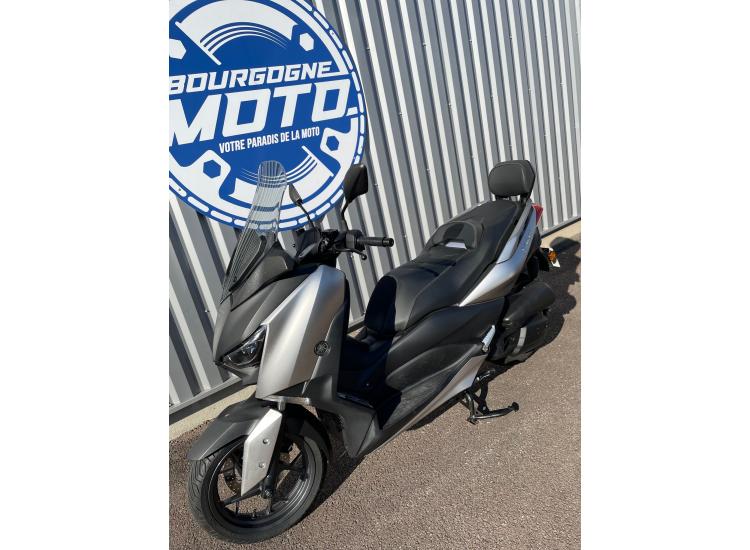 YAMAHA XMAX 125