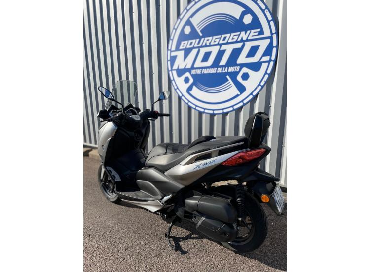 YAMAHA XMAX 125