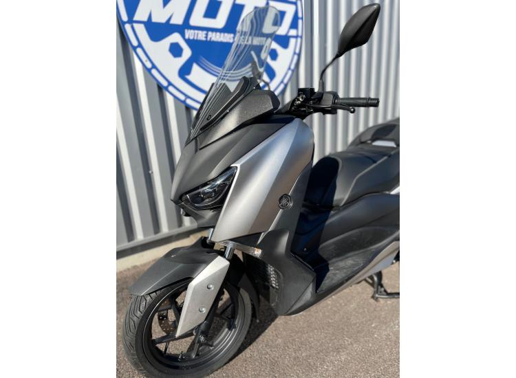 YAMAHA XMAX 125
