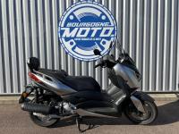 YAMAHA XMAX 125
