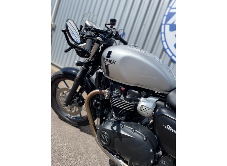TRIUMPH STREET TWIN  900