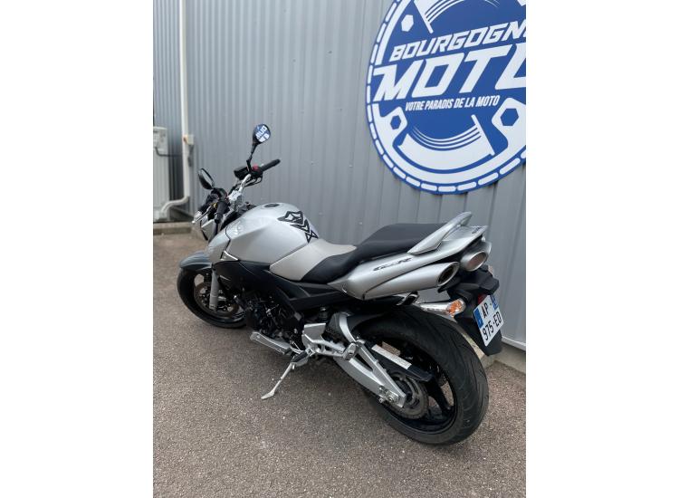 SUZUKI GSR 600
