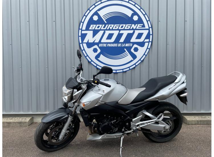 SUZUKI GSR 600