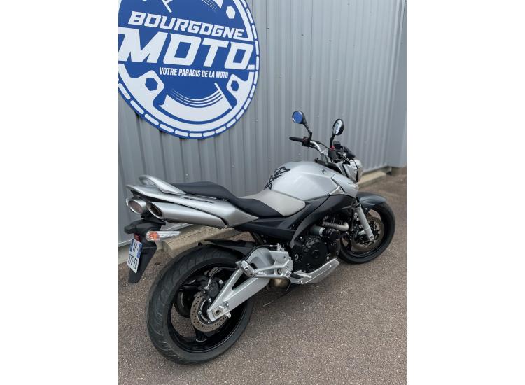 SUZUKI GSR 600