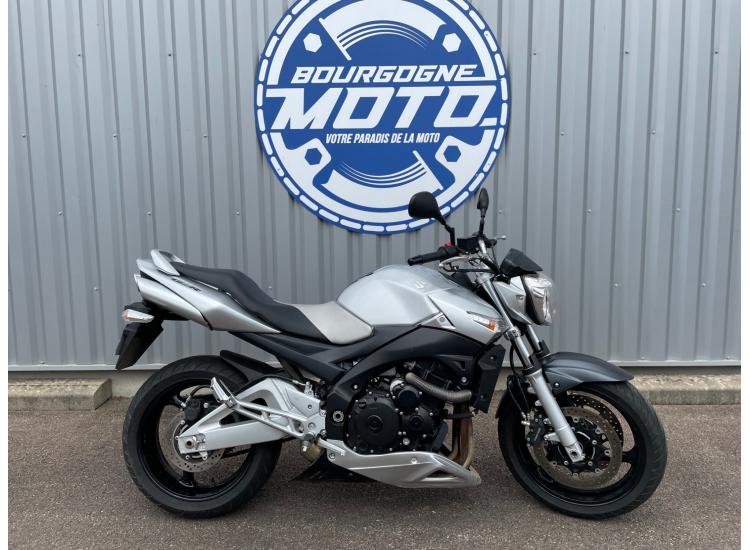 SUZUKI GSR 600